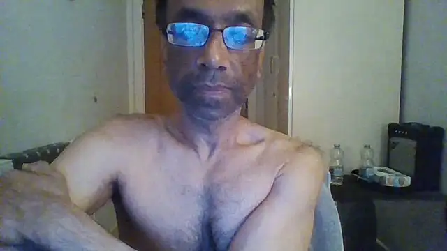 Snapshot of rauncher1 chatting on 11-01-25, 12:45 rauncher1 online show from 11-01-25, 12:45