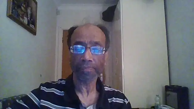 Snapshot of rauncher1 chatting on 11-01-25, 05:04 rauncher1 online show from 11-01-25, 05:04