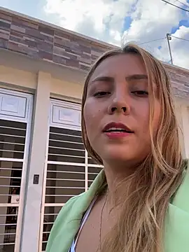 Snapshot of Brittanyrosexx chatting on 10-04-25, 08:29 Brittanyrosexx online show from 10-04-25, 08:29