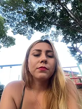 Snapshot of Brittanyrosexx chatting on 10-15-25, 09:37 Brittanyrosexx online show from 10-15-25, 09:37