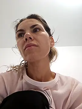 Snapshot of FeliciaKrige chatting on 12-19-25, 09:44 FeliciaKrige online show from 12-19-25, 09:44