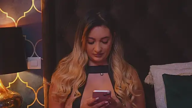 YaaraCollins online show from 12-13-24, 08:37