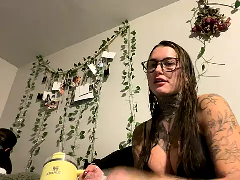 lexymarie online show from 11-18-25, 01:55