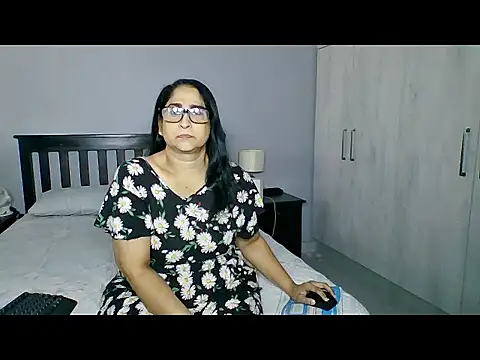 Snapshot of Indiankushy chatting on 06-18-26, 11:58 Indiankushy online show from 06-18-26, 11:58