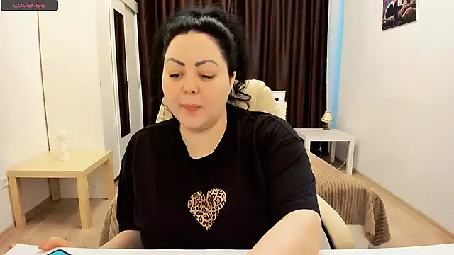 Nina Hopper online show from 01-31-25, 12:07