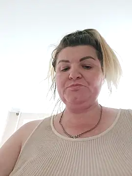 Snapshot of VeronikaBless chatting on 09-26-25, 01:59 VeronikaBless online show from 09-26-25, 01:59