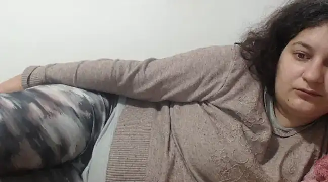 Snapshot of flowerlauren chatting on 02-13-25, 05:26 flowerlauren online show from 02-13-25, 05:26