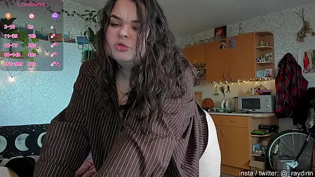 Snapshot of Raydirin chatting on 09-24-25, 11:57 Raydirin online show from 09-24-25, 11:57