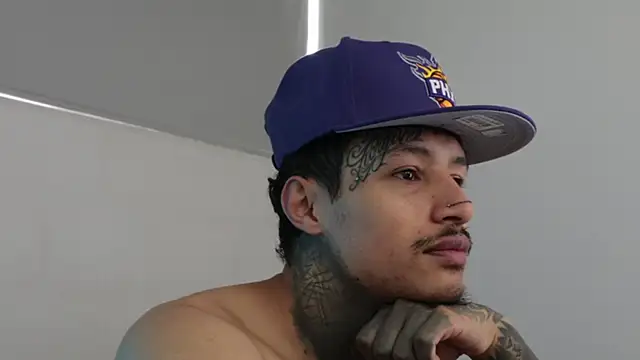 Snapshot of trieone chatting on 12-03-24, 01:32 trieone online show from 12-03-24, 01:32