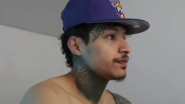 Snapshot of trieone chatting on 12-13-24, 04:38 trieone online show from 12-13-24, 04:38