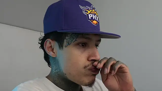 Snapshot of trieone chatting on 12-18-24, 04:09 trieone online show from 12-18-24, 04:09