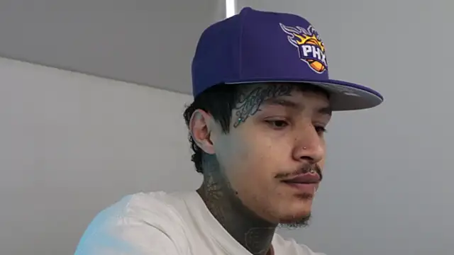 Snapshot of trieone chatting on 12-18-24, 02:38 trieone online show from 12-18-24, 02:38