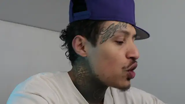 Snapshot of trieone chatting on 12-18-24, 06:46 trieone online show from 12-18-24, 06:46