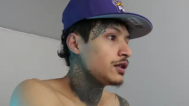 Snapshot of trieone chatting on 12-20-24, 08:45 trieone online show from 12-20-24, 08:45