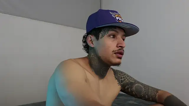 Snapshot of trieone chatting on 12-21-24, 03:14 trieone online show from 12-21-24, 03:14