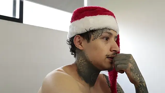 Snapshot of trieone chatting on 12-24-24, 09:55 trieone online show from 12-24-24, 09:55