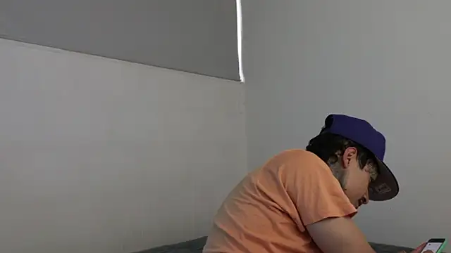 Snapshot of trieone chatting on 12-28-24, 09:40 trieone online show from 12-28-24, 09:40