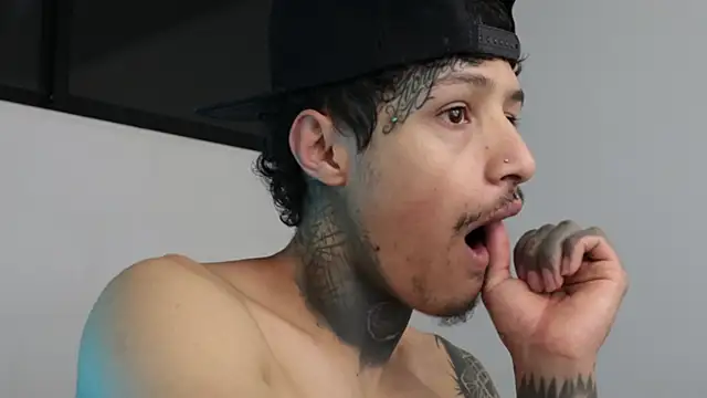 Snapshot of trieone chatting on 01-10-25, 03:50 trieone online show from 01-10-25, 03:50