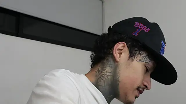 Snapshot of trieone chatting on 01-11-25, 04:59 trieone online show from 01-11-25, 04:59