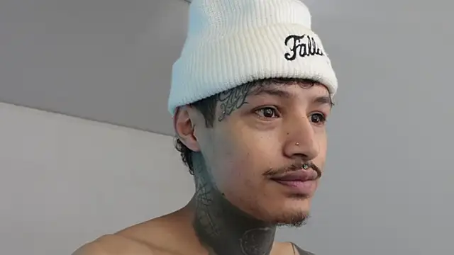 Snapshot of trieone chatting on 01-30-25, 02:15 trieone online show from 01-30-25, 02:15