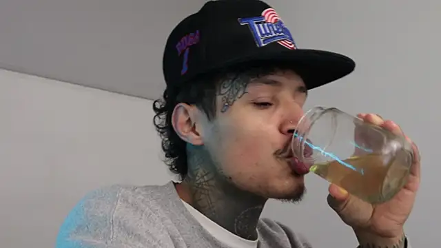 Snapshot of trieone chatting on 02-08-25, 04:57 trieone online show from 02-08-25, 04:57