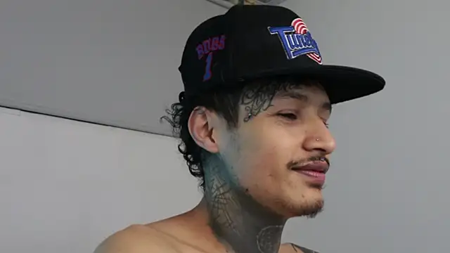 Snapshot of trieone chatting on 02-10-25, 04:19 trieone online show from 02-10-25, 04:19