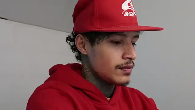 Snapshot of trieone chatting on 02-14-25, 08:10 trieone online show from 02-14-25, 08:10