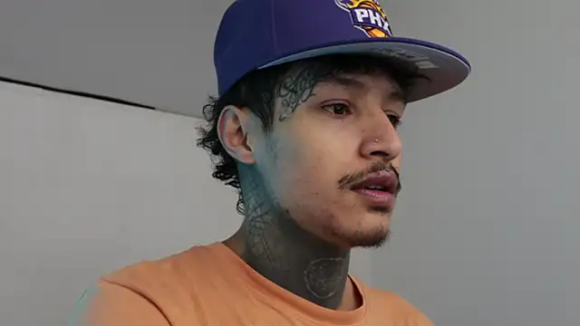 Snapshot of trieone chatting on 02-15-25, 04:36 trieone online show from 02-15-25, 04:36