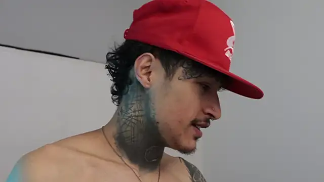 Snapshot of trieone chatting on 02-15-25, 07:38 trieone online show from 02-15-25, 07:38