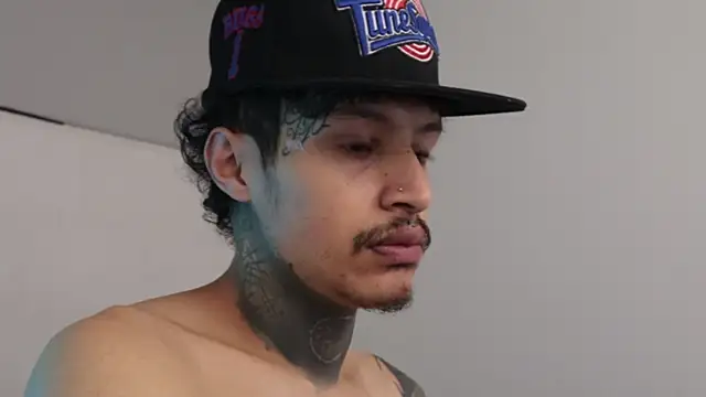 Snapshot of trieone chatting on 02-26-25, 03:08 trieone online show from 02-26-25, 03:08