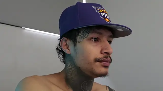 Snapshot of trieone chatting on 02-28-25, 05:26 trieone online show from 02-28-25, 05:26