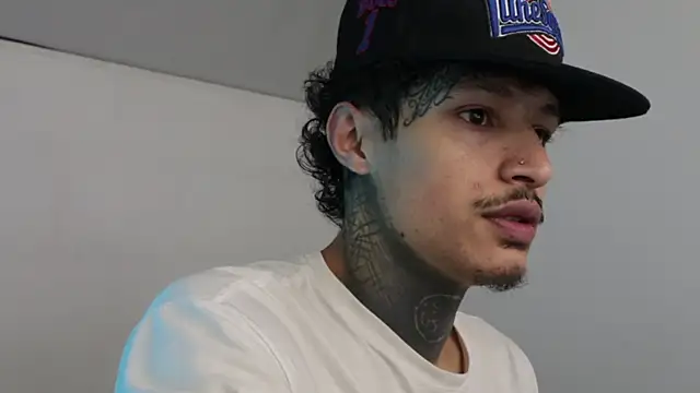 Snapshot of trieone chatting on 03-05-25, 04:13 trieone online show from 03-05-25, 04:13