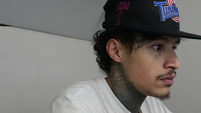 Snapshot of trieone chatting on 03-22-25, 04:14 trieone online show from 03-22-25, 04:14