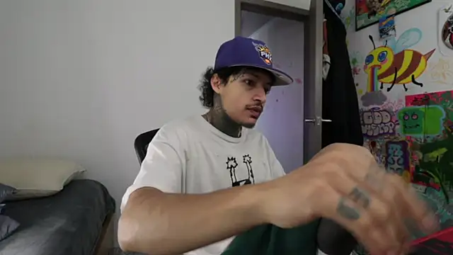 Snapshot of trieone chatting on 09-11-25, 02:17 trieone online show from 09-11-25, 02:17