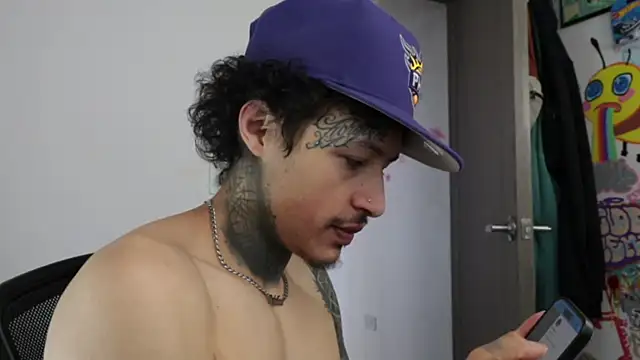 Snapshot of trieone chatting on 09-16-25, 01:56 trieone online show from 09-16-25, 01:56