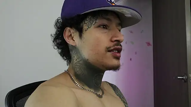 Snapshot of trieone chatting on 09-17-25, 02:41 trieone online show from 09-17-25, 02:41