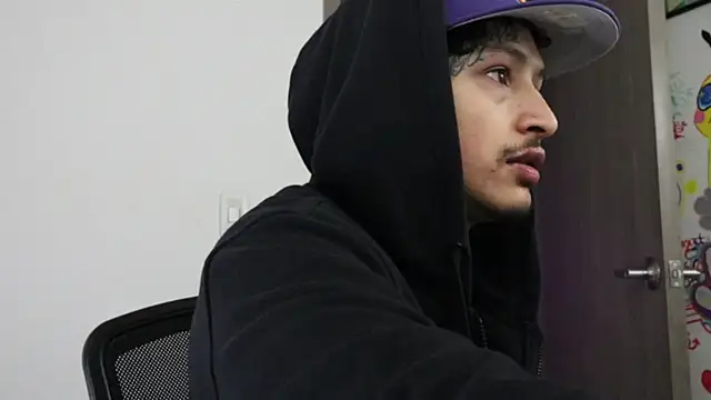 Snapshot of trieone chatting on 09-22-25, 11:34 trieone online show from 09-22-25, 11:34