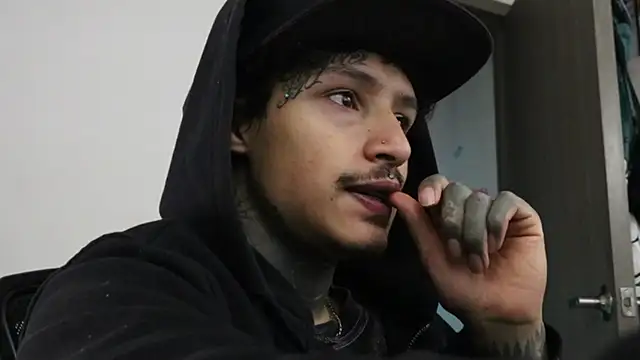 Snapshot of trieone chatting on 10-12-25, 09:47 trieone online show from 10-12-25, 09:47