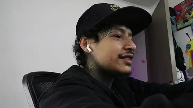 Snapshot of trieone chatting on 10-14-25, 09:43 trieone online show from 10-14-25, 09:43