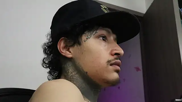 Snapshot of trieone chatting on 10-16-25, 11:17 trieone online show from 10-16-25, 11:17