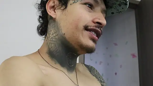 Snapshot of trieone chatting on 11-02-25, 10:45 trieone online show from 11-02-25, 10:45