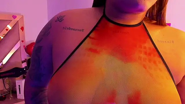 Victoria14  online show from 02-17-25, 12:21