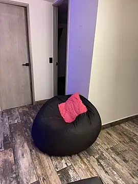 Victoria14  online show from 11-08-25, 04:01