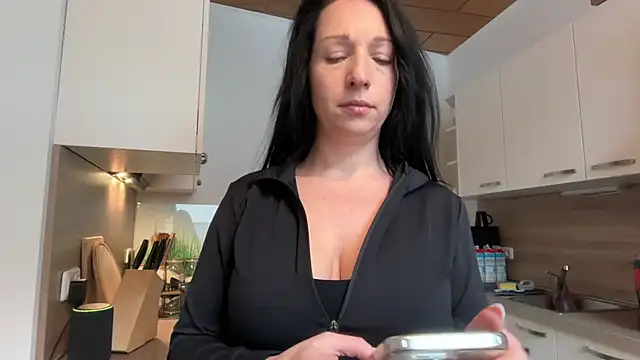 Viola Beck online show from 02-14-26, 12:24