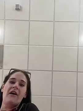 lolabunny9 online show from 02-21-25, 06:37