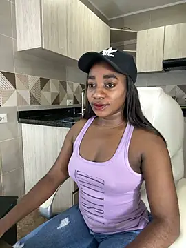 Snapshot of cristaaalclocks1 chatting on 02-06-25, 01:10 cristaaalclocks1 online show from 02-06-25, 01:10