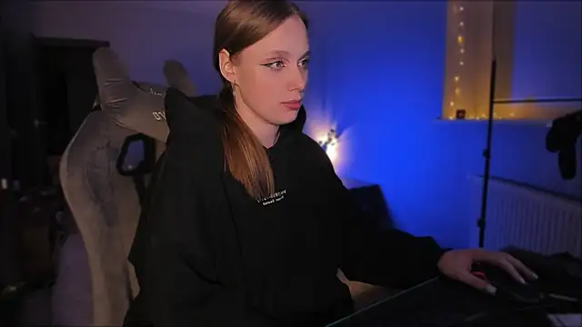 Snapshot of Rachel_Ro chatting on 12-10-24, 01:54 Rachel Ro online show from 12-10-24, 01:54