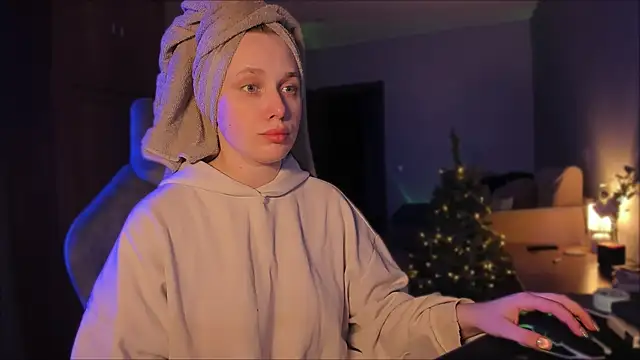 Snapshot of Rachel_Ro chatting on 12-26-24, 03:42 Rachel Ro online show from 12-26-24, 03:42