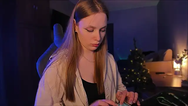 Snapshot of Rachel_Ro chatting on 12-27-24, 07:14 Rachel Ro online show from 12-27-24, 07:14