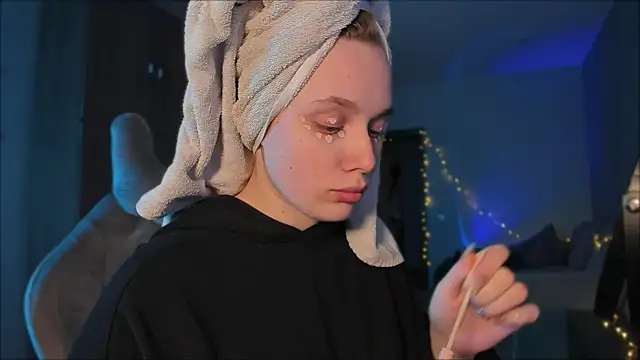 Snapshot of Rachel_Ro chatting on 01-22-25, 10:18 Rachel Ro online show from 01-22-25, 10:18